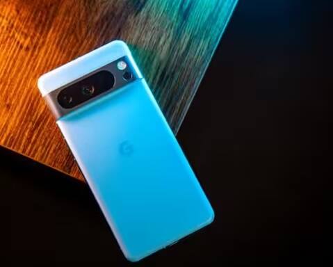 ગૂગલે થોડા સમય પહેલા Pixel 8 Pro સ્માર્ટફોન લોન્ચ કર્યો છે. તેની કિંમત 1,06,999 રૂપિયા છે. Pixel 8 Pro માં તમને Tensor G3 ચિપસેટ, 6.7 ઇંચ સુપર actua ડિસ્પ્લે અને ટ્રિપલ કેમેરા સેટઅપ મળે છે.