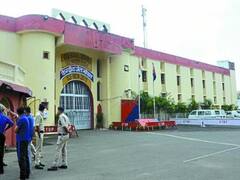 भोपाल जेल में बंद आतंकियों की भूख हड़ताल जारी, डॉक्टरों को भी नहीं लगाने दे रहे हाथ