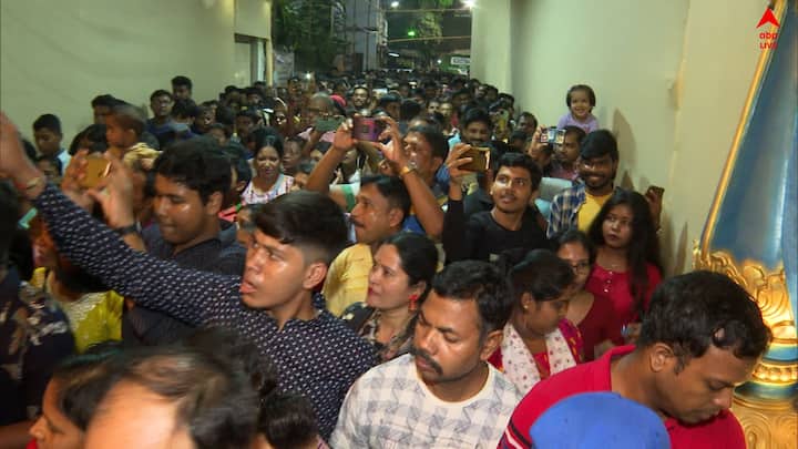 সপ্তমীর সকালে পা দেবেন বাপের বাড়িতে৷ শহরজুড়ে মহোৎসবের আবহ৷