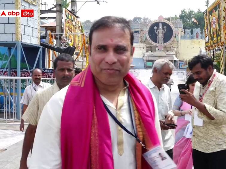 TTD Cricketer VVS Laxman visits Tirumala Temple and donates for Decoration VVS Laxman at Tirumala: తిరుమల శ్రీవారిని దర్శించుకున్న క్రికెటర్ వీవీఎస్ లక్ష్మణ్, స్వామివారికి విరాళం