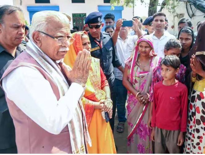 cm manohar lal khattar nuh visit first time after violence Nuh Violence: ਹਿੰਸਾ ਤੋਂ ਬਾਅਦ ਪਹਿਲੀ ਵਾਰ ਨੂਹ ਪਹੁੰਚੇ ਸੀਐਮ ਖੱਟਰ, ਪੀੜਤਾਂ ਨਾਲ ਕੀਤੀ ਮੁਲਾਕਾਤ