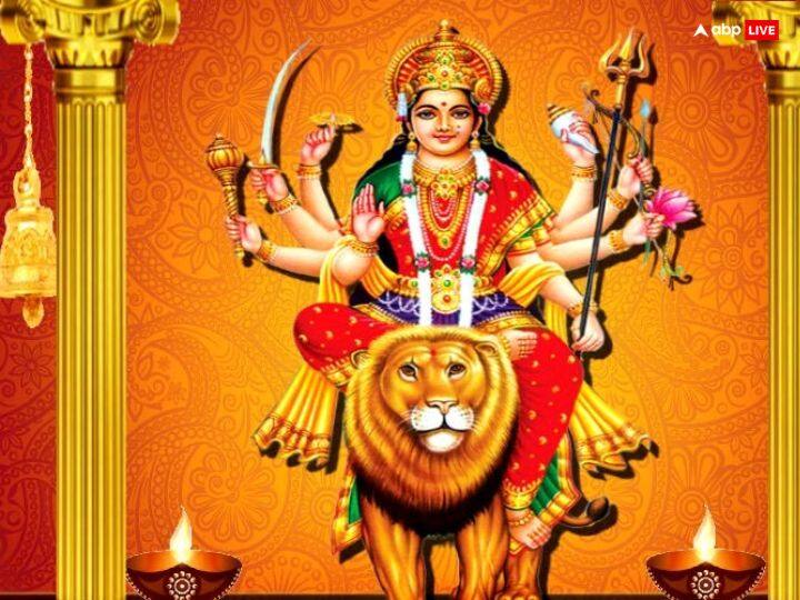 अगर आप नवरात्रि के 9 दिन व्रत नहीं रख पाएं हो तो महानवमी पर व्रत कर देवी को लाल चुनरी ओढ़ाएं, एक लौंग, इलायची और सिक्का पान के पत्ते पर रखकर माता को अर्पित करें. कहते हैं इससे 9 दिन के व्रत का फल मिलता है साथ ही घर में बरकत आती है.