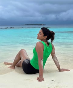 Eesha Rebba Photos : మాల్దీవ్స్ బీచ్‌లో ఈషా రెబ్బా - స్టైల్ సూపర్