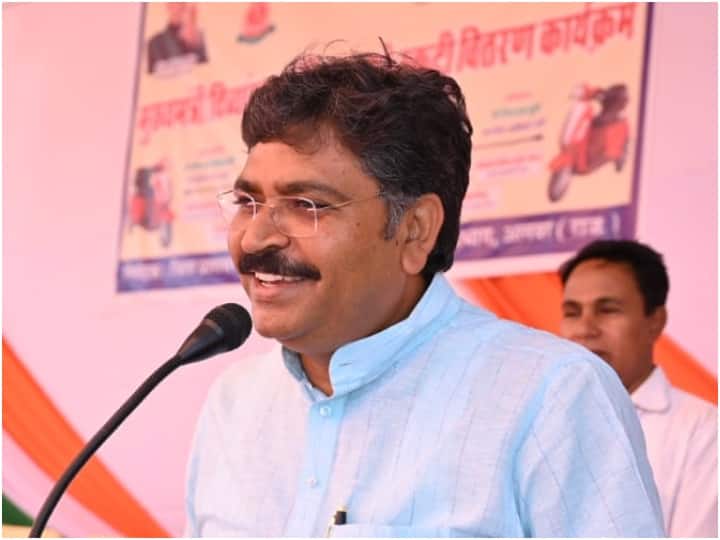 कांग्रेस की पहली सूची में राजस्थान के कुछ मंत्रियों के नाम भी शामिल हैं. कैबिनेट मंत्री टीकाराम जूली का नाम भी है.