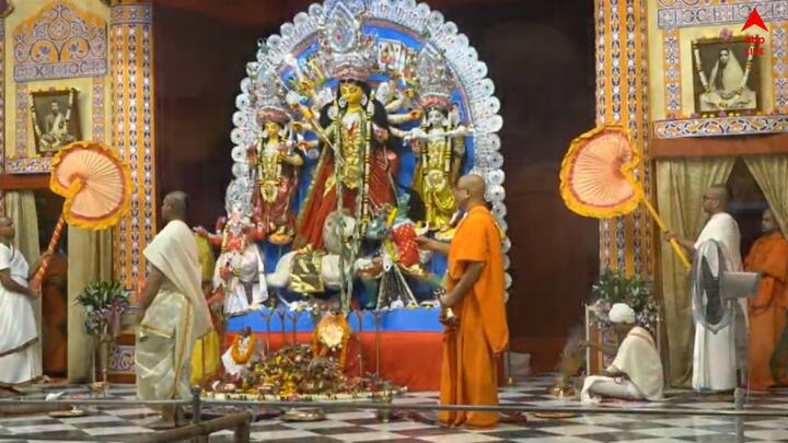 চিরাচরিত রীতি এবং ঐতিহ্য মেনে মহাসপ্তমীর মহাপুজো অনুষ্ঠিত হল বেলুড় মঠে৷