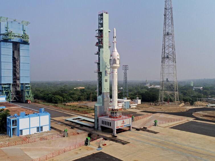 ISRO Gaganyaan's first test, TV-D1 Mission, was halted due to a technical glitch Gaganyaan Mission: సాంకేతిక లోపంతో ఆగిన గగన్‌యాన్‌ మిషన్ తొలి పరీక్ష- పది గంటలకు రీషెడ్యూల్
