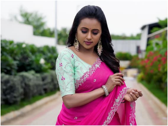 Suma Kanakala Photos : హాఫ్ శారీలో సుమ కనకాల - లేటెస్ట్ ఫొటోస్ చూశారా? Suma Kanakala Photos : హాఫ్ శారీలో సుమ కనకాల - లేటెస్ట్ ఫొటోస్ చూశారా?