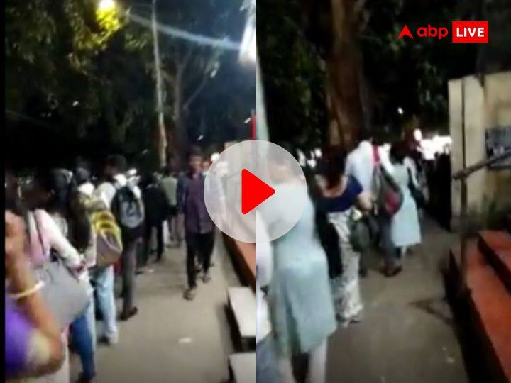 Weird News Hindi Long Line Of People Seen For Auto Rickshaw In Mumbai Viral Video Mumbai में ऑटोरिक्शा की सवारी के लिए लोगों की दिखी लंबी लाइन, इंटरनेट पर वायरल हुआ ये VIDEO
