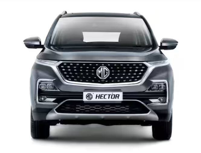 ਅਗਲੀ ਕਾਰ MG ਹੈਕਟਰ ਹੈ। ਜਿਸ ਨੂੰ ਤੁਸੀਂ 18 ਇੰਚ ਦੇ ਅਲਾਏ ਵ੍ਹੀਲਸ ਨਾਲ ਖਰੀਦ ਸਕਦੇ ਹੋ। ਜੋ ਕਿ ਇਸ ਦੇ ਸਮਾਰਟ ਵੇਰੀਐਂਟ 'ਚ ਉਪਲੱਬਧ ਹੈ। ਇਸ ਦੇ ਲਈ ਤੁਹਾਨੂੰ ਐਕਸ-ਸ਼ੋਰੂਮ 16.80 ਲੱਖ ਰੁਪਏ ਖਰਚ ਕਰਨੇ ਪੈਣਗੇ।