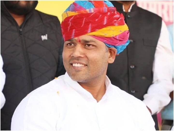 राज्य के खेल मंत्री कांग्रेस के युवा नेता और खेल मंत्री अशोक चांदना को हिंडोली से टिकट दिया गया है. 2013 में पहली बार चांदना को इस सीट से जीत मिली थी और 2018 में उन्होंने अपनी जीत को दोहराया था.