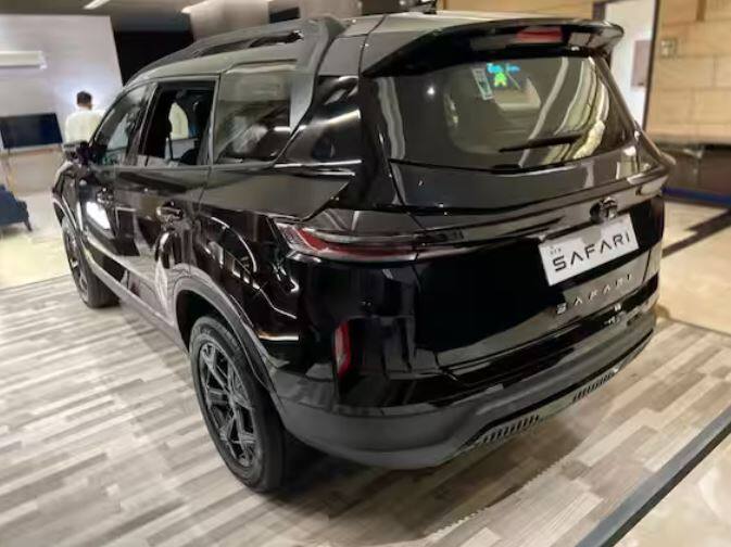 ਹਾਲ ਹੀ ਵਿੱਚ, ਟਾਟਾ ਮੋਟਰਸ ਨੇ ਆਪਣੀ ਟਾਟਾ ਸਫਾਰੀ ਅਤੇ ਹੈਰੀਅਰ ਦੇ ਫੇਸਲਿਫਟ ਵੇਰੀਐਂਟ ਲਾਂਚ ਕੀਤੇ ਹਨ, ਜਿਨ੍ਹਾਂ ਦੀ ਕੀਮਤ ਕ੍ਰਮਵਾਰ 19.99 ਲੱਖ ਰੁਪਏ ਅਤੇ 23.99 ਲੱਖ ਰੁਪਏ, ਐਕਸ-ਸ਼ੋਰੂਮ ਹੈ। ਇਨ੍ਹਾਂ ਦੋਵੇਂ ਵਾਹਨਾਂ 'ਚ 19 ਇੰਚ ਦੇ ਅਲਾਏ ਵ੍ਹੀਲ ਹਨ।