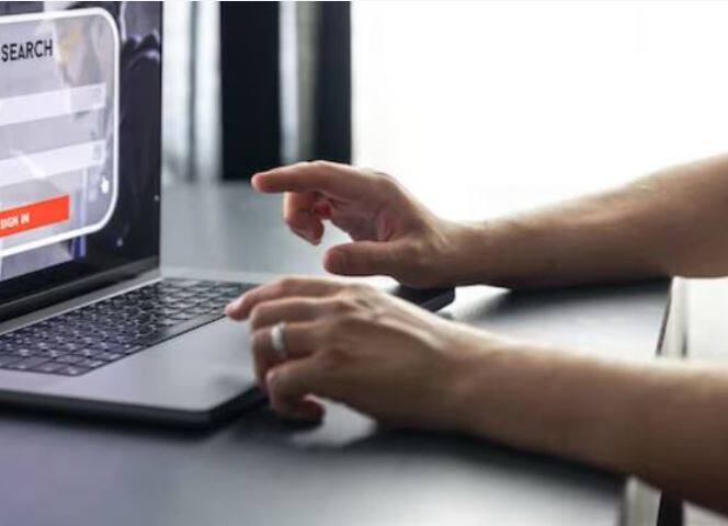 ਜੇਕਰ ਤੁਹਾਨੂੰ ਗੂਗਲ ਰਿਵਰਸ ਇਮੇਜ ਸਰਚ 'ਤੇ ਕੋਈ ਜਾਣਕਾਰੀ ਨਹੀਂ ਮਿਲ ਰਹੀ ਹੈ, ਤਾਂ ਤੁਸੀਂ ਯਾਂਡੇਕਸ ਦੀ ਵਰਤੋਂ ਵੀ ਕਰ ਸਕਦੇ ਹੋ।