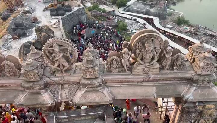 દેવી કાલરાત્રિની પૂજા કરવાથી દરેક દુષ્ટતા અને કષ્ટોનો નાશ થાય છે. જીવનની દરેક સમસ્યાને એક ક્ષણમાં ઉકેલવાની શક્તિ મળે છે.