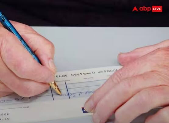 ਚੈੱਕ 'ਤੇ ONLY ਲਿਖਣ ਦਾ ਕਾਰਨ ਤੁਹਾਡੇ ਪੈਸੇ ਨੂੰ ਸੁਰੱਖਿਅਤ ਰੱਖਣਾ ਹੈ। ਦਰਅਸਲ, ਜਦੋਂ ਤੁਸੀਂ ਚੈੱਕ 'ਚ ਪੈਸੇ ਭਰਦੇ ਹੋ ਅਤੇ ਇਸਦੇ ਅੰਤ ਵਿੱਚ 'ONLY' ਲਿਖਦੇ ਹੋ, ਇਦਾਂ ਕਰਨ ਨਾਲ ਕੋਈ ਵੀ ਰਕਮ ਨੂੰ ਵਧਾ ਨਹੀਂ ਸਕਦਾ ਹੈ।