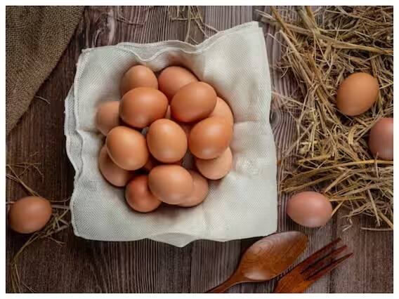 लहान पक्षाची अंडी (Quail eggs) - यामध्ये व्हिटॅमिन बी कॉम्प्लेक्स आणि अँटीऑक्सिडंट्स मुबलक प्रमाणात आढळतात.