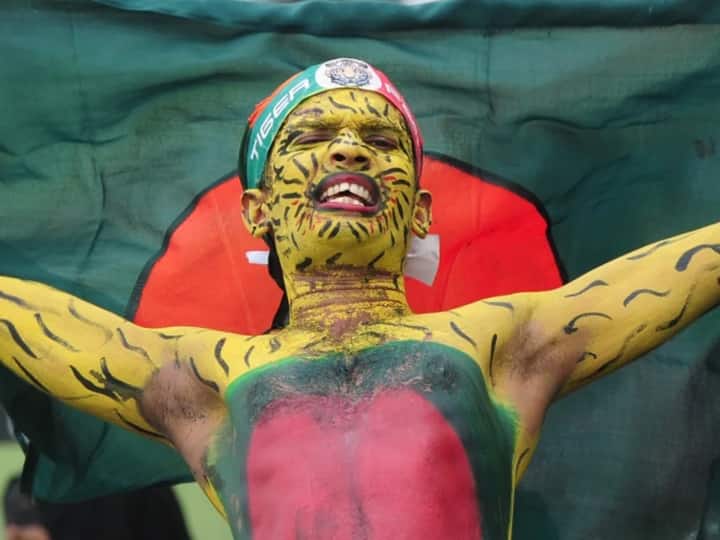 Bangladesh super fan harassed in Pune IND vs BAN World Cup 2023 Latest Sports News Watch: फिर सवालों के घेरे में भारतीय फैंस, बांग्लादेशी फैन को प्रताड़ित करने का आरोप, जानें पूरा मामला