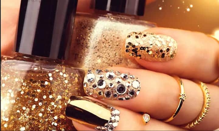 ਐਂਡੋਕਰੀਨ ਗਲੈਂਡਜ਼ ਦੇ ਹਾਰਮੋਨਜ਼ ਕਾਰਨ ਹੀ ਸਾਡਾ ਸਰੀਰ ਤੰਦਰੁਸਤ ਰਹਿੰਦਾ ਹੈ। ਇਸ ਤੋਂ ਪੈਦਾ ਹੋਣ ਵਾਲਾ ਐਂਡੋਕਰੀਨ ਡਿਸਪਲੇਟਰ ਇਕ ਕਿਸਮ ਦਾ ਰਸਾਇਣ ਹੈ, ਜਿਸ ਦੀ ਵਰਤੋਂ ਸੁੰਦਰਤਾ ਉਤਪਾਦਾਂ, ਖਾਣ-ਪੀਣ ਦੀ ਪੈਕਿੰਗ, ਖਿਡੌਣਿਆਂ, ਗਲੀਚਿਆਂ ਅਤੇ ਰੋਜ਼ਾਨਾ ਜੀਵਨ ਵਿਚ ਵਰਤੇ ਜਾਣ ਵਾਲੇ ਕੀਟਨਾਸ਼ਕਾਂ ਵਿਚ ਕੀਤੀ ਜਾਂਦੀ ਹੈ। ਕੁਝ ਰਸਾਇਣ ਵੀ ਫਲੇਮ ਰਿਟਾਰਡੈਂਟ ਵਜੋਂ ਕੰਮ ਕਰਦੇ ਹਨ ਜੋ ਐਂਡੋਕਰੀਨ-ਵਿਘਨ ਪਾਉਣ ਵਾਲੇ ਵੀ ਹੋ ਸਕਦੇ ਹਨ। ਜਦੋਂ ਉਹ ਹਵਾ, ਪਾਣੀ, ਭੋਜਨ ਅਤੇ ਚਮੜੀ ਦੇ ਸੰਪਰਕ ਵਿੱਚ ਆਉਂਦੇ ਹਨ, ਤਾਂ ਉਹਨਾਂ ਨੂੰ ਪੂਰੀ ਤਰ੍ਹਾਂ ਹਟਾਇਆ ਨਹੀਂ ਜਾ ਸਕਦਾ ਅਤੇ ਨੁਕਸਾਨਦੇਹ ਨਹੀਂ ਬਣ ਸਕਦੇ।