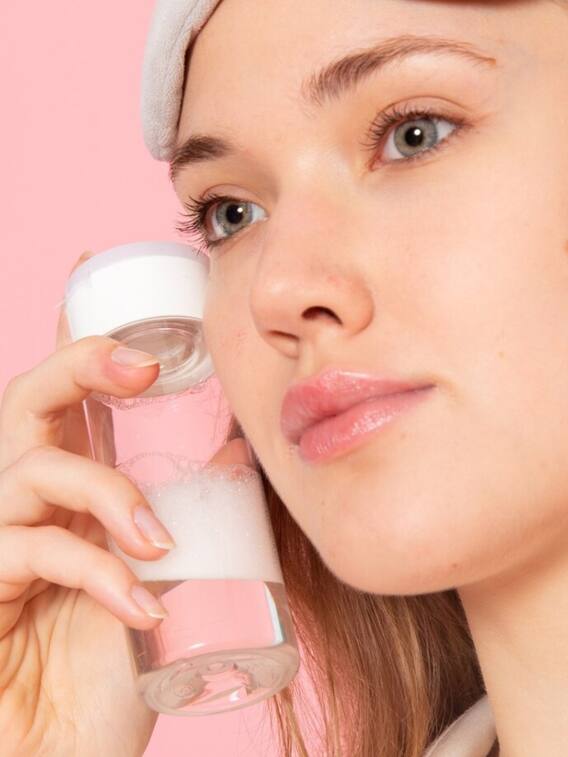 होठों को गुलाबी और हाइड्रेटेड रखने के लिए करें ये काम