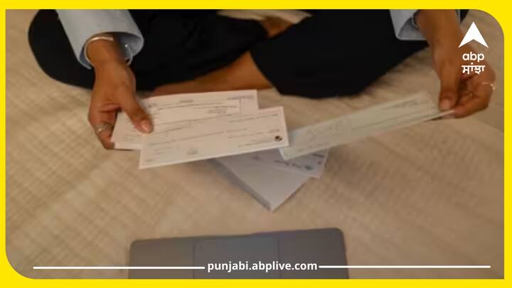 Sign Cheque: ਚੈੱਕ 'ਤੇ ਸਾਈਨ ਕਰਨ ਵੇਲੇ ਸਾਵਧਾਨ ਰਹਿਣ ਦੀ ਸਲਾਹ ਦਿੱਤੀ ਜਾਂਦੀ ਹੈ। ਛੋਟੀ ਜਿਹੀ ਗਲਤੀ ਕਰਕੇ ਚੈੱਕ ਕਲੀਅਰ ਨਹੀਂ ਹੋ ਸਕਦਾ। ਬੈਂਕ ਰੱਦ ਕਰ ਦਿੰਦਾ ਹੈ। ਕੀ ਤੁਹਾਨੂੰ ਪਤਾ ਹੈ ਪੈਸਿਆਂ ਦੇ ਅਖੀਰ ਵਿੱਚ ONLY ਕਿਉਂ ਲਿਖਿਆ ਜਾਂਦਾ..