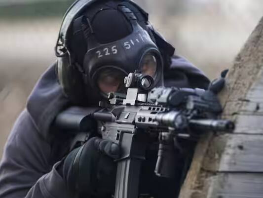 ਉਨ੍ਹਾਂ ਦੀ ਸਿਖਲਾਈ ਇੰਨੀ ਖ਼ਤਰਨਾਕ ਹੈ ਕਿ ਅੱਧੇ ਤੋਂ ਵੱਧ ਸਿਪਾਹੀ ਸਿਖਲਾਈ ਨੂੰ ਅੱਧ ਵਿਚਾਲੇ ਛੱਡ ਦਿੰਦੇ ਹਨ ਅਤੇ ਕਈ ਵਾਰ ਕੁਝ ਸਿਪਾਹੀ ਸਿਖਲਾਈ ਦੌਰਾਨ ਇੰਨੇ ਬਿਮਾਰ ਹੋ ਜਾਂਦੇ ਹਨ ਕਿ ਉਨ੍ਹਾਂ ਨੂੰ ਡਾਕਟਰੀ ਕਾਰਨਾਂ ਕਰਕੇ ਬਾਹਰ ਕੱਢ ਦਿੱਤਾ ਜਾਂਦਾ ਹੈ।