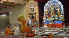 Belur Math : নবপত্রিকা স্নান থেকে ষোড়শ উপাচারে পুজো, বেলুড়ের সপ্তমী পুজো দেখুন ছবিতে