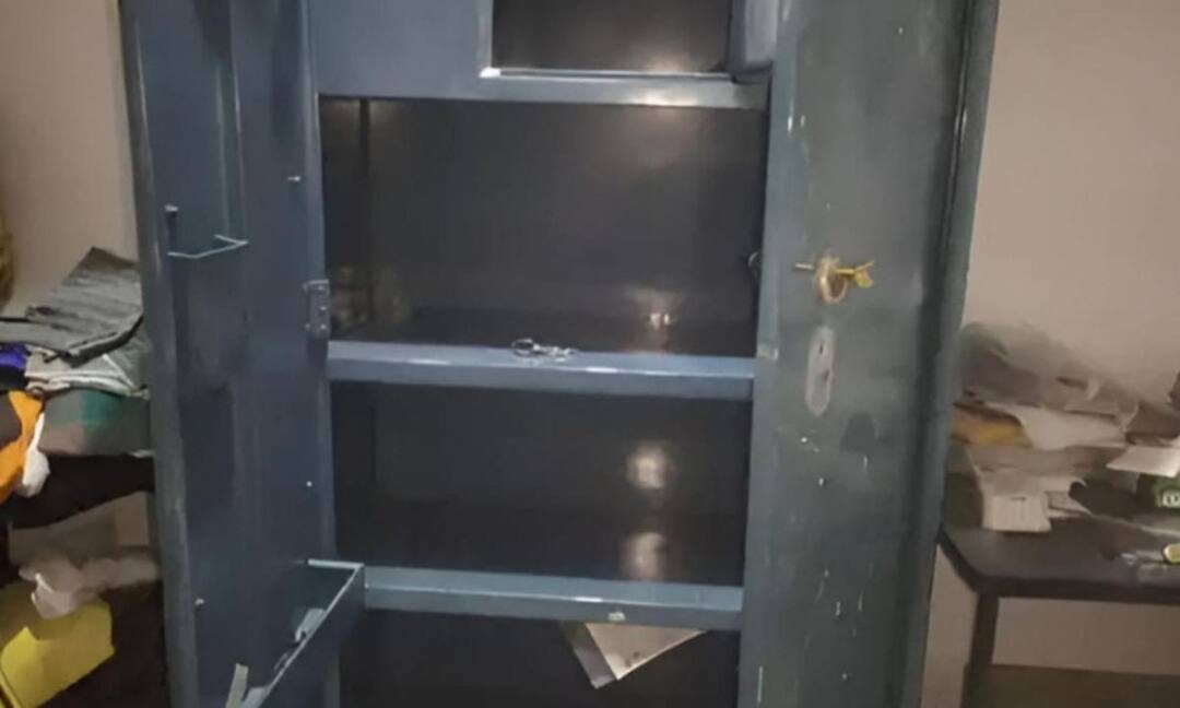 திருச்சியில் அரசு பள்ளி ஆசிரியை வீட்டில் 45 பவுன் நகை, பணம் கொள்ளை  - மர்ம நபர்களுக்கு வலைவீச்சு