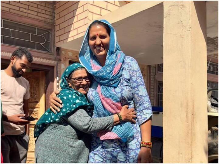 पहली लिस्ट की खास बात ये है कि ज्‍यादातर मौजूदा विधायकों या मंत्रियों के नाम ही इस सूची में हैं.इसमें निवर्तमान विधायक और पू्र्व ओलंपियन कृष्णा पूनिया का नाम भी शामिल है जिन्हें सादुलपुर से टिकट मिला है.