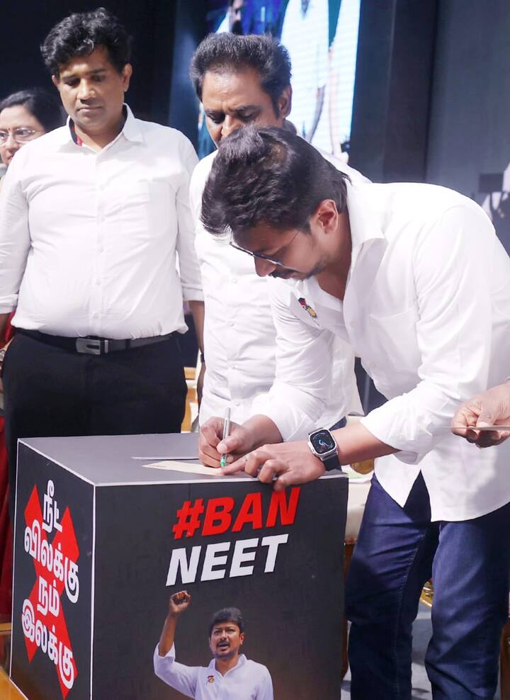 சமீபத்தில் கூட ஆகஸ்ட் 20ஆம் தேதி திமுக சார்பில் மாபெரும் உண்ணாவிரத போராட்டம் நடைபெற்றது. திமுக இளைஞர் அணி, மாணவர் அணி, மருத்துவர் அணி இணைந்து மாபெரும் உண்ணாவிரத போராட்டத்தை நடத்தினர். அதைத் தொடர்ந்து தற்போது, நீட் தேர்வுக்கு எதிராக மாபெரும் கையெழுத்து இயக்கத்தை தொடங்கப்பட்டுள்ளது.