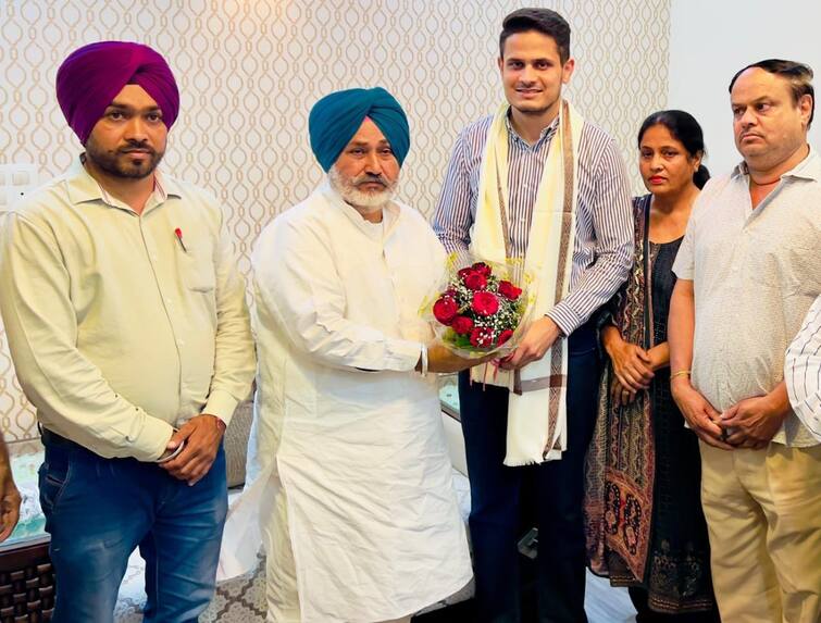 Cabinet Minister Chetan Singh Jauramajra visit Punit Verma home who became a judge from Samana, congratulated the family Patiala news: ਕੈਬਨਿਟ ਮੰਤਰੀ ਚੇਤਨ ਸਿੰਘ ਜੌੜਾਮਾਜਰਾ ਸਮਾਣਾ ਤੋਂ ਜੱਜ ਬਣੇ ਪੁਨੀਤ ਵਰਮਾ ਦੇ ਘਰ ਪਹੁੰਚੇ, ਪਰਿਵਾਰ ਨੂੰ ਦਿੱਤੀ ਵਧਾਈ