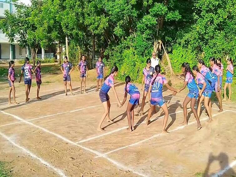 Thiruvarur near kabaddi players ground problem issue want to proper ground TNN கபடி போட்டியில் சாதிக்கத் துடிக்கும் கட்டகுடி வீராங்கனைகள்; முறையான மைதானம் வேண்டும் என வேண்டுகோள்