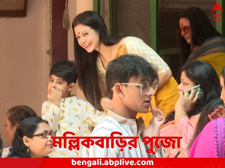 Koel Mallick with Son Kabir and husband Nispal Singh attends Durga Puja 2023 of Mallickbari Koel Mallick: সকাল সকাল মায়ের হাত ধরে হাজির, সপ্তমীতে উপোস কোয়েলের, না খেয়ে রয়েছে ছোট্ট কবীরও