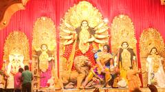 Durga Puja 2023: আলো ঝলমলে 'রামমন্দির', হনুমানের বিশাল প্রতিকৃতি! ভিড় টানছে সন্তোষ মিত্র স্কোয়ার