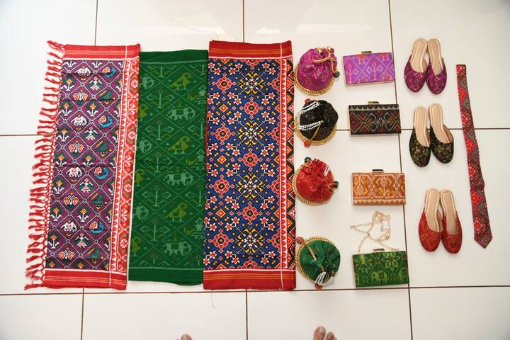 રાજકોટના પટોડા સોંઘા (સસ્તા) ટકાઉ, ફેન્સી તથા ફેમસ બન્યા છે. રાજકોટના “સિંગલ ઈકત વણાટ” નો સમાવેશ કેન્દ્ર સરકારની “વન ડિસ્ટ્રીક્ટ-વન પ્રોડક્ટ” યોજના અંતર્ગત કરવામાં આવ્યો છે.