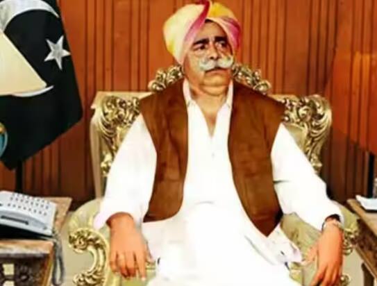 ਪਹਿਲੇ ਨੰਬਰ 'ਤੇ ਰਾਣਾ ਚੰਦਰ ਸਿੰਘ ਹਨ। ਰਾਣਾ ਚੰਦਰ ਸਿੰਘ ਪਾਕਿਸਤਾਨ ਦੇ ਸਿੰਧ ਸੂਬੇ ਦਾ ਇੱਕ ਹਿੰਦੂ ਨੇਤਾ ਹਨ। ਉਹ ਇੰਨੇ ਤਾਕਤਵਰ ਹਨ ਕਿ 1977 ਤੋਂ 1999 ਤੱਕ 'ਪਾਕਿਸਤਾਨ ਪੀਪਲਜ਼ ਪਾਰਟੀ' ਦੀ ਟਿਕਟ 'ਤੇ 7 ਵਾਰ ਨੈਸ਼ਨਲ ਅਸੈਂਬਲੀ ਦਾ ਮੈਂਬਰ ਚੁਣੇ ਗਏ ਸਨ। ਉਹ ਪਾਕਿਸਤਾਨ ਸਰਕਾਰ ਵਿੱਚ ਮੰਤਰੀ ਵੀ ਰਹਿ ਚੁੱਕੇ ਹਨ।