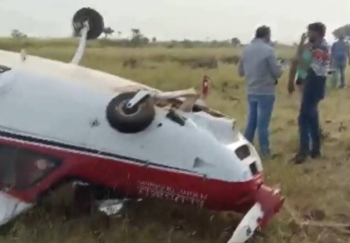 Aircraft crashes in Pune during training trainee and instructor on board पुणे में ट्रेनिंग के बीच में एयरक्राफ्ट हुआ क्रैश, ट्रेनी और इंस्ट्रक्टर थे सवार, जानिए कैसे हैं दोनों
