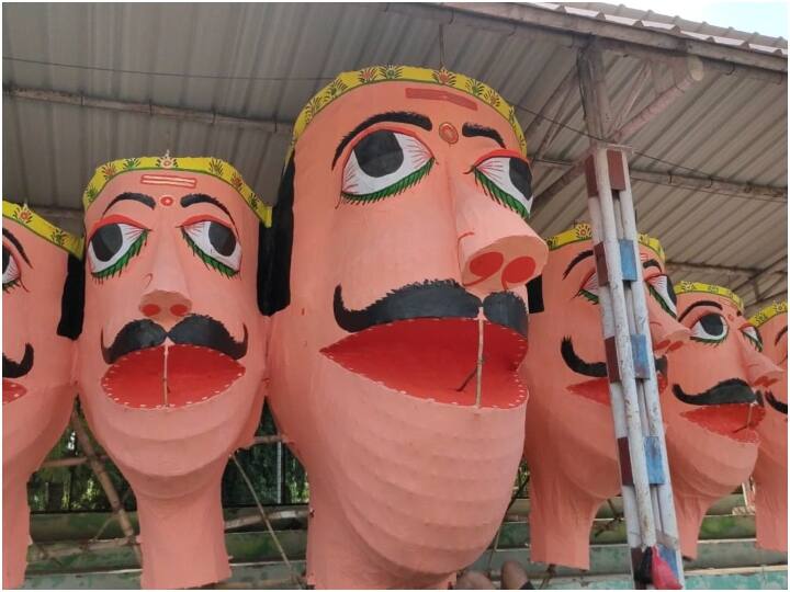 varanasi ravan dahan muslim family makes effigies for ramleela every year ann Varanasi News: वाराणसी में यहां दहन होगा सबसे बड़ा रावण, तीन पीढ़ियों से मुस्लिम परिवार बना रहा पुतला