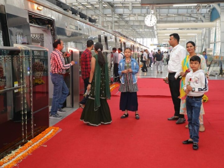 Delhi Meerut RRTS: नमो भारत ट्रेन के यात्रियों में दिखा गजब का उत्साह, उम्मीद से ज्यादा लोगों किया सफर, डांस करते दिखे यात्री