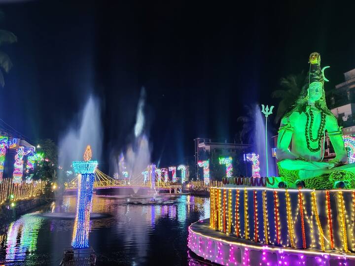 A glimpse of the lighting at Mitali Songho O Bidhan Sarani Sarbojonin Durga Puja Committee. (Image Source: Twitter/@silcharweeb)