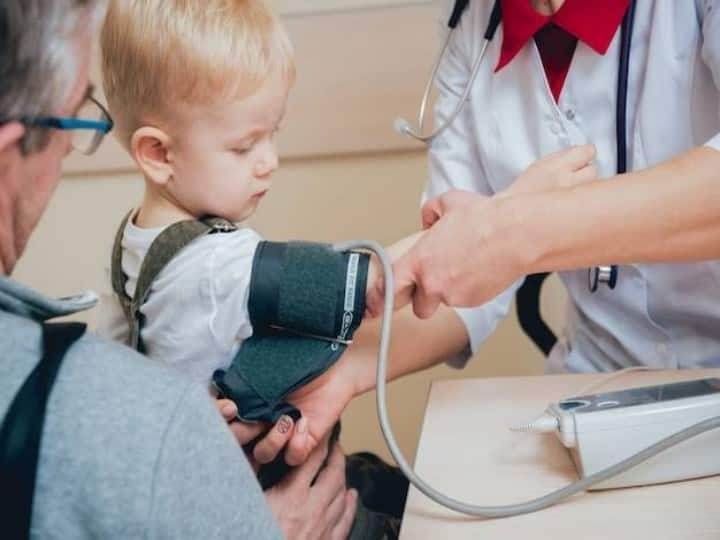 child health care tips know causes and symptoms of high blood pressure bp in children बच्चों का भी हाई हो रहा BP, जानें कैसे करें पहचान, कब हो जाएं सावधान