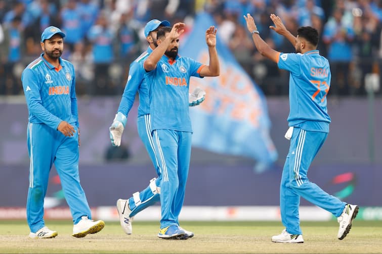 odi world cup 2023 ind vs nz innings highlights new zealand scored 273 runs against india in dharamsala   IND vs NZ: ન્યૂઝીલેન્ડ 273 રનમાં ઓલઆઉટ, મોહમ્મદ શમીની 5 વિકેટ  