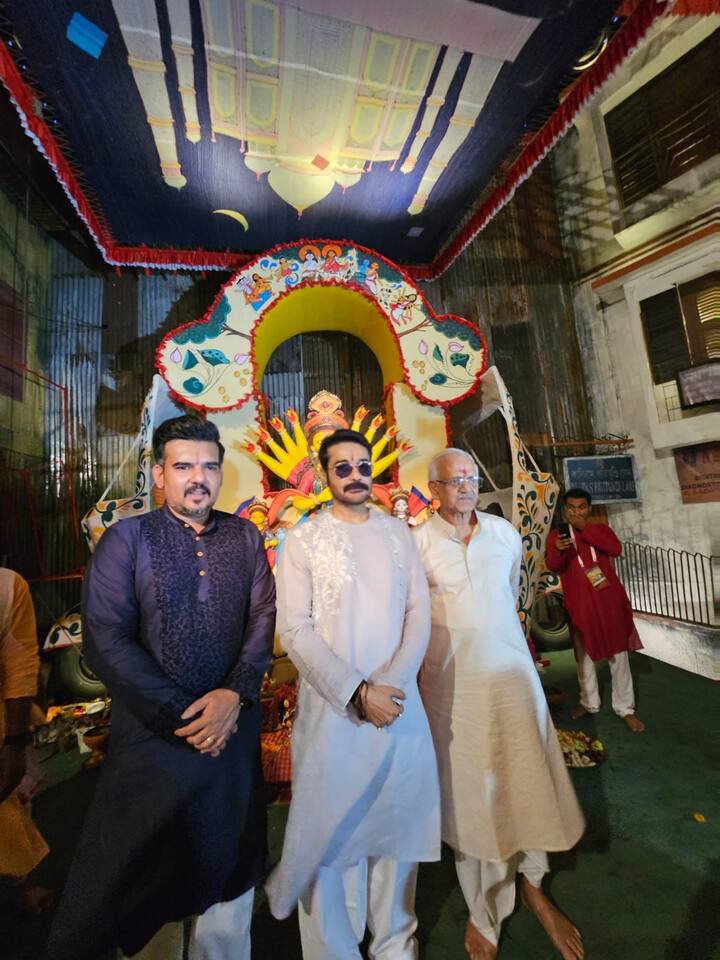 Garbed in a tradition kurta pajama, Prosenjit posed in front of Goddess Durga. (Image Source: PR Handout)