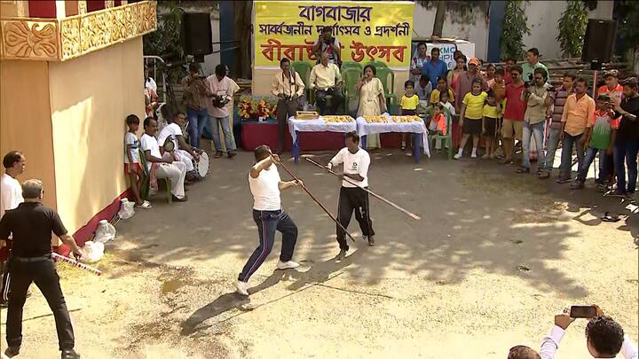 সেই প্রথা মেনে এবারও মহাষ্টমীতে বাগবাজার সর্বজনীনে লাঠি খেলার আয়োজন করা হয়েছে।