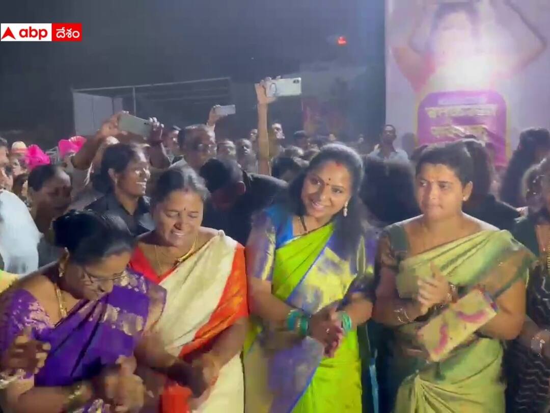 MLC Kavitha: తెలంగాణలో వార్ వన్ సైడ్! కాంగ్రెస్ గ్యారెంటీలకు గ్యారెంటీ లేదు, బీజేపీ డిపాజిట్ గల్లంతు: కవిత BRS MLC Kavitha participates Bathukamma Celebrations at Solapur in Maharashtra MLC Kavitha: తెలంగాణలో వార్ వన్ సైడ్! కాంగ్రెస్ గ్యారెంటీలకు గ్యారెంటీ లేదు, బీజేపీ డిపాజిట్ గల్లంతు: కవిత