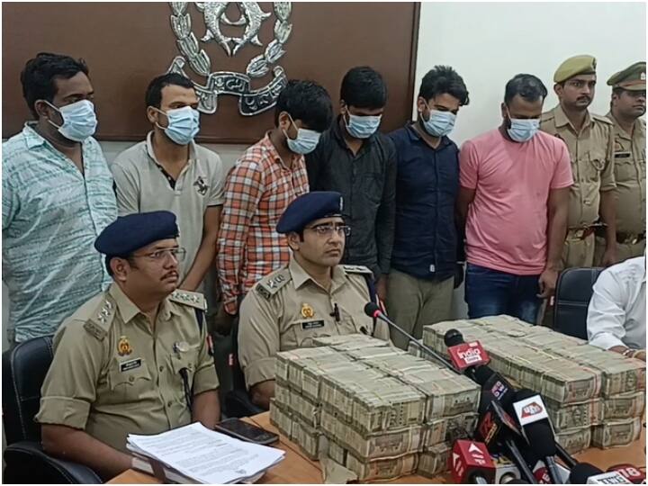ghaziabad police arrested 7 people with 2 crore rupees in a kidnapping and extortion case ann Ghaziabad News: दोस्त को बहाने से बुलाकर बनाया बंधक, मांगी 6 करोड़ की रंगदारी, गैंग के 7 लोग गिरफ्तार