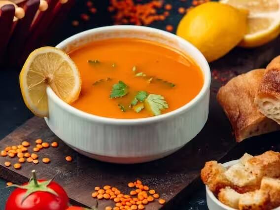 તમારે એવી જગ્યાએથી સૂપ બિઝનેસ શરૂ કરવો જોઈએ જ્યાં વધુ ભીડ હોય, કારણ કે અહીં તમારી આવક વધુ થઈ શકે છે. જો કે, તમારે લોકોના સ્વાદનું પણ ધ્યાન રાખવું જોઈએ.