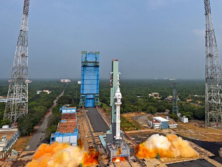 Gaganyaan Mission Test Flight Launch: गगनयानाच्या प्रो मॉड्युलची चाचणी यशस्वी झाली असून इस्रोनो गगनयान मोहिमेमध्ये आपलं आणखी एक पाऊल पुढे टाकलं आहे.