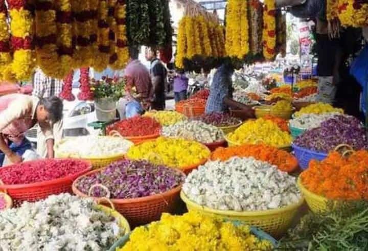 Madurai flower market due to reduced supply of flowers, prices rise even on normal days TNN மதுரை மலர் சந்தையில் பூக்களின் வரத்து குறைவால் சாதாரண நாட்களிலும் கூட விலை உயர்வு