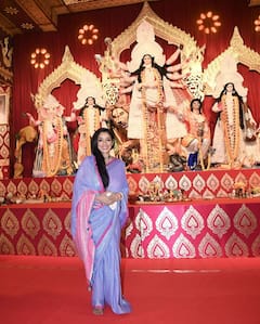 अष्टमी पर दुर्गा पूजा में अनुपमा फेम Rupali Ganguly का दिखा खूबसूरत अंदाज, तस्वीरें वायरल