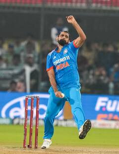 Ind vs NZ: দলে সুযোগ পেয়েই ৫ উইকেট, শামির আগুনে রেকর্ডের ছড়াছড়ি