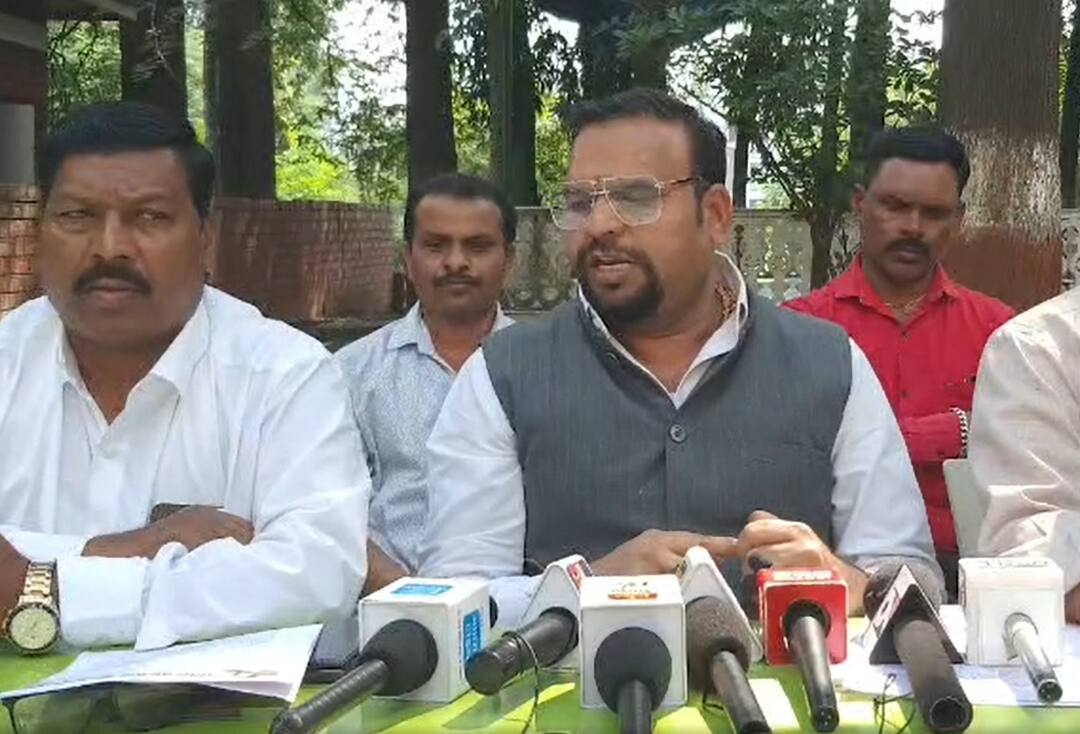 Nashik latest News Vanchit Bahujan Aghadi criticizes Chhagan Bhujbal over Nashik's Bodhi tree programme Nashik VBA : छगन भुजबळांकडून जातीपातीच राजकरण, माफी मागा, अन्यथा कार्यक्रम होऊ देणार नाही, वंचितचा इशारा 